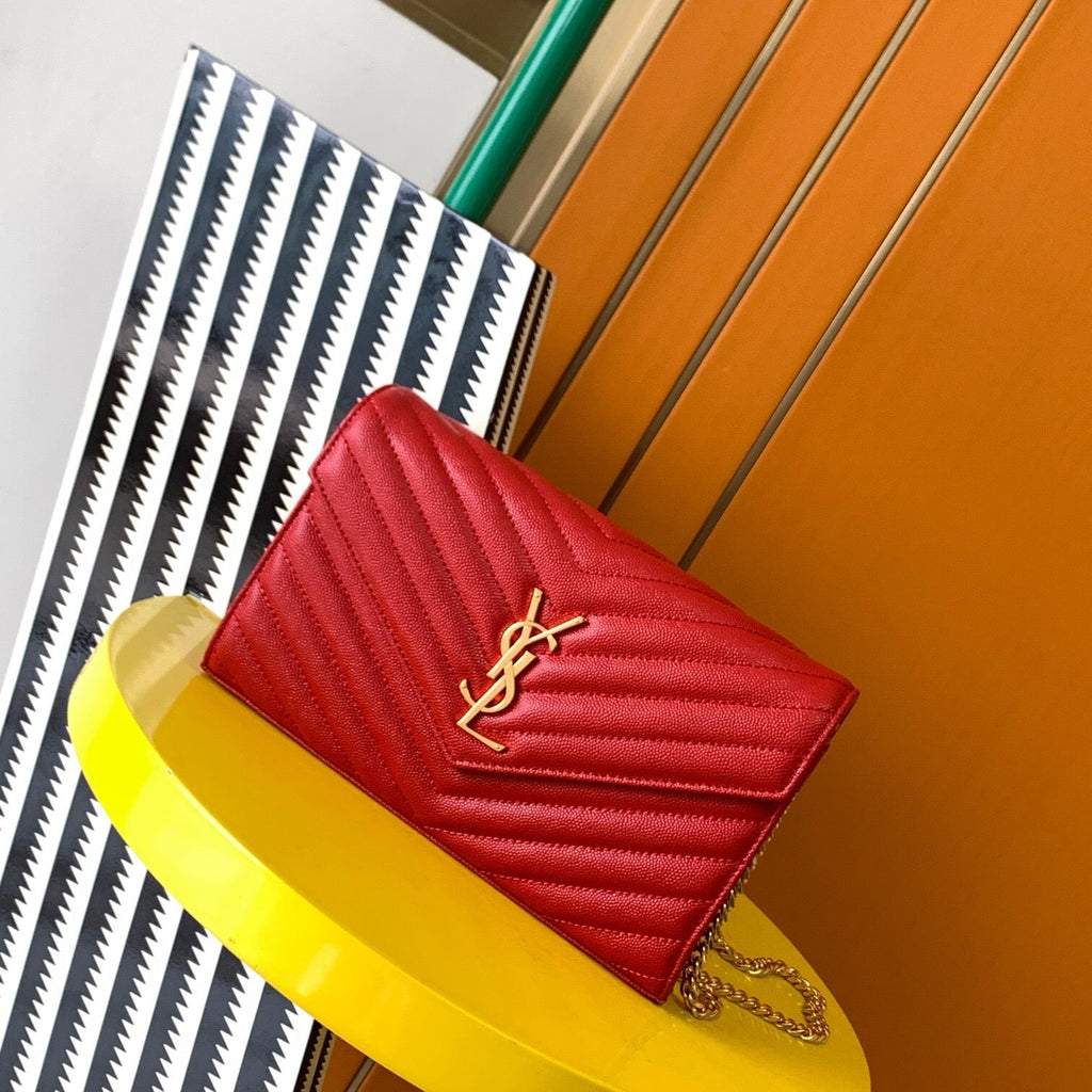 Shoulder Bag in Red