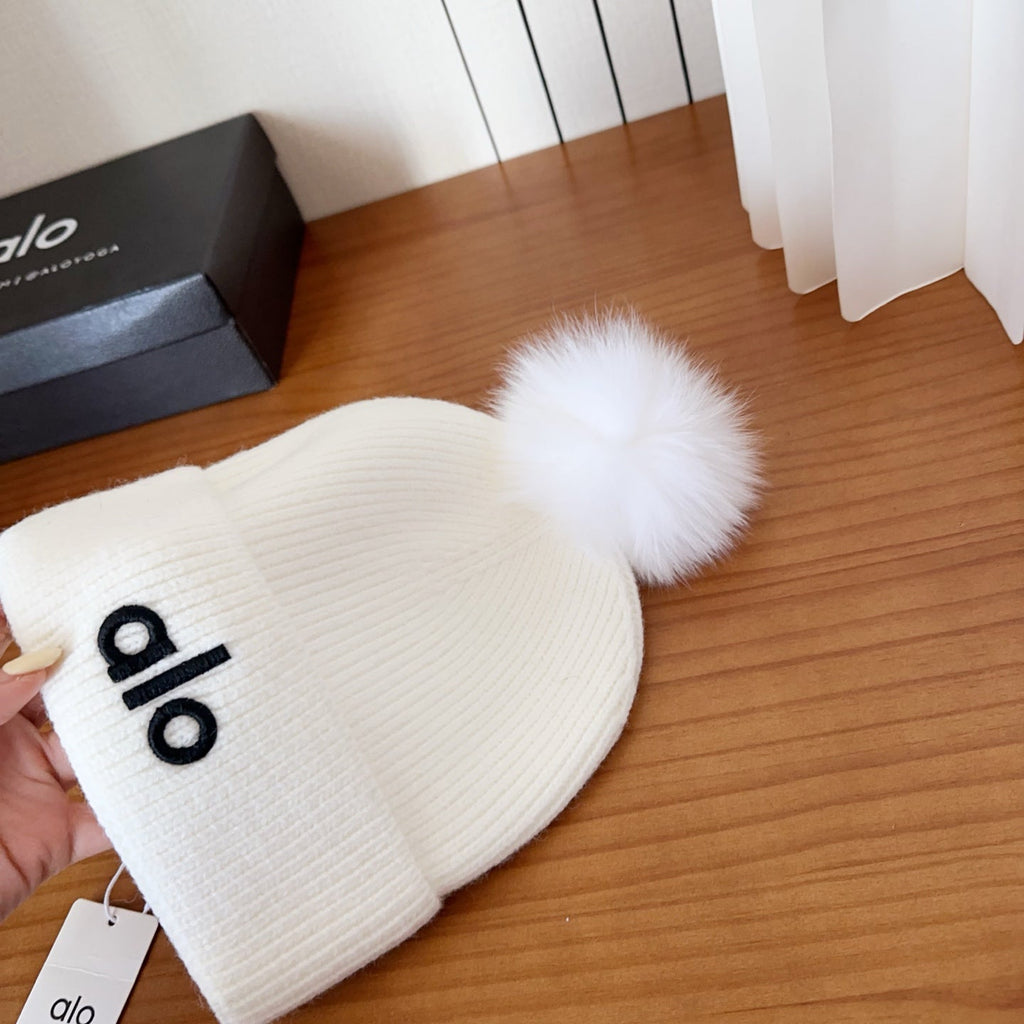 Knitted Beanie in white