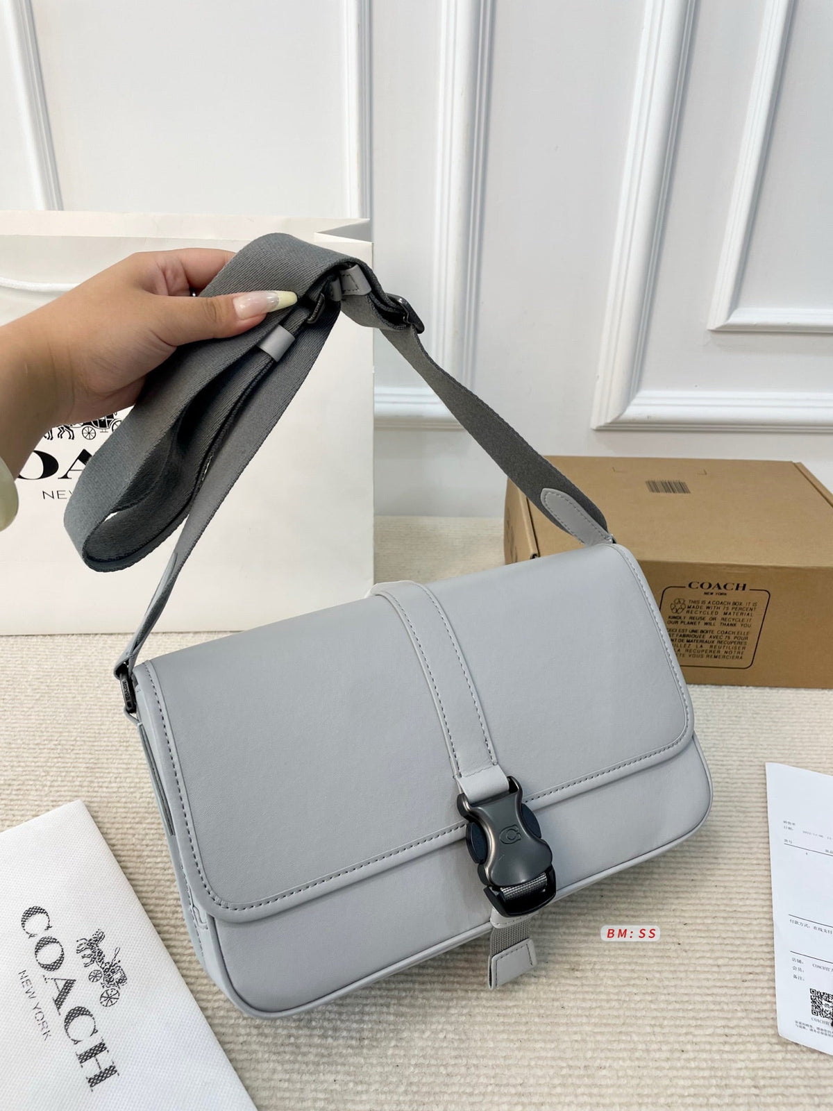 Utility Leather Messenger Bag – Black & Light Gray