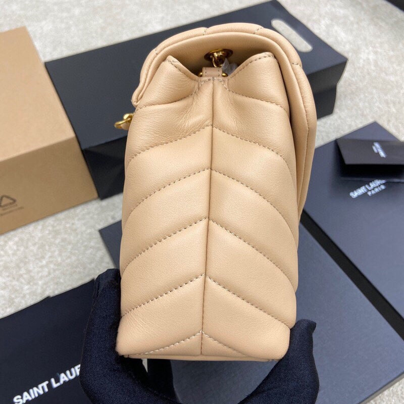 💎 Soft Beige Chevron-Stitch Leather Chain Bag 688019169