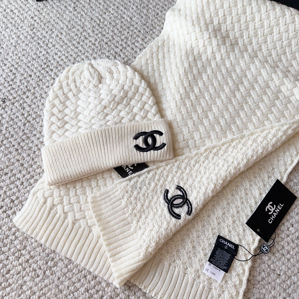 CC Set of Beanie and Scarf