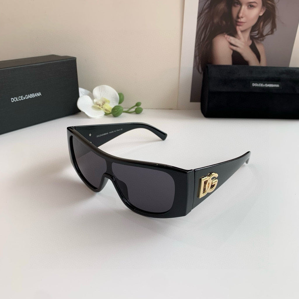 Bold Oversized Shield Sunglasses